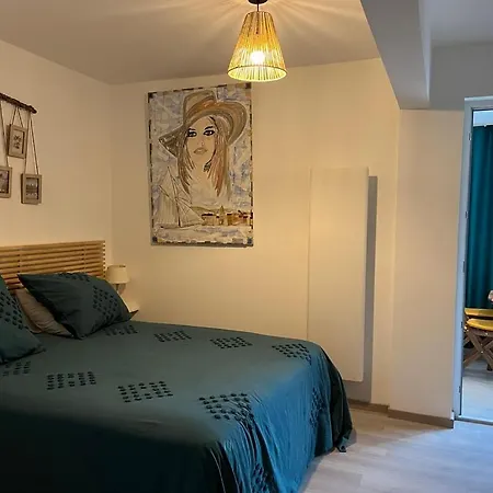 T2! 3 Ou 4 Personnes Centre Neuf Avec Garage * Sanary-sur-Mer